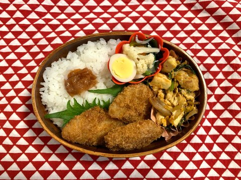 野菜たっぷり副菜とヒレカツのお弁当